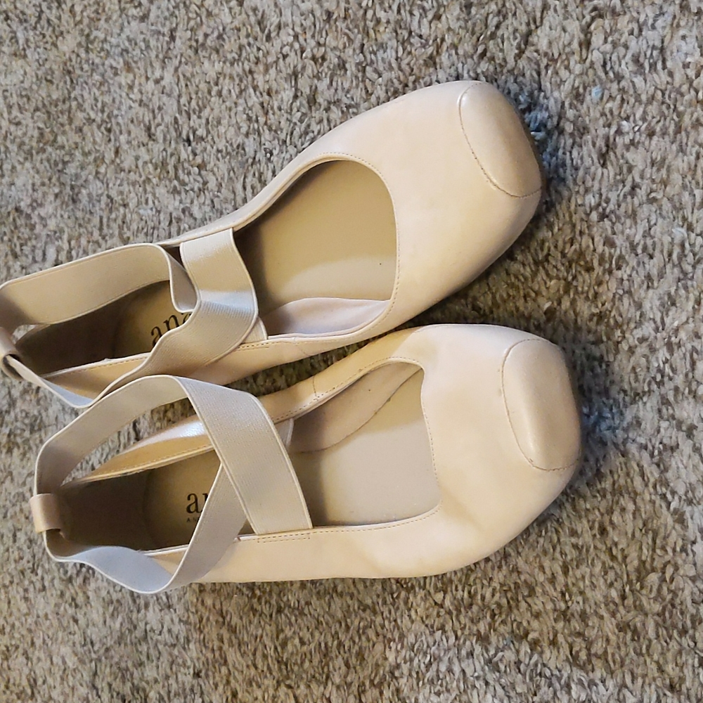 Women's tan ballet flats